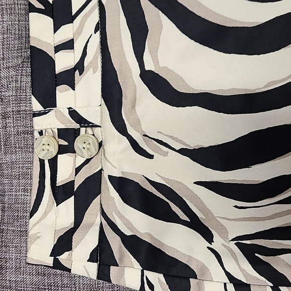 Ann Taylor LOFT Animal Print Skirt. Size 2P (Fits like 0) - Picture 3 of 6